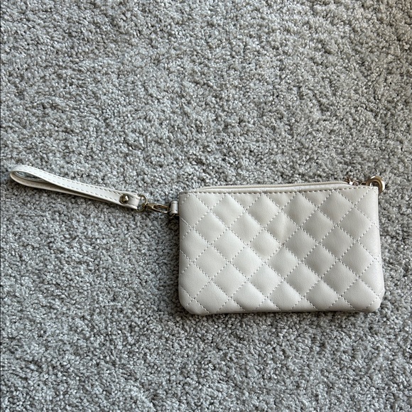 Handbags - Cream Quilted Wristlet